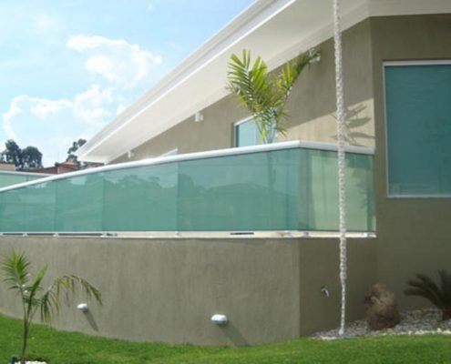 guarda-corpo-sacada-no-vidro-verde