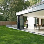 Cortina de vidro com esquadria