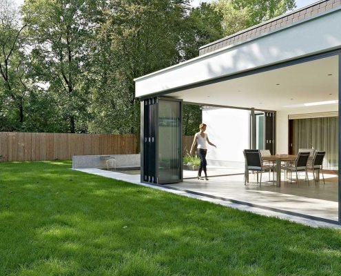 Cortina de vidro com esquadria